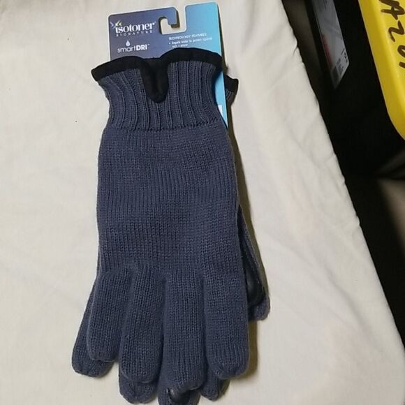 Isotoner men's gloves  - Picture 1 of 2